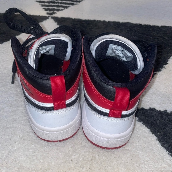 Air Jordan 1 Mid "Chicago 2020" - Picture 4 of 7